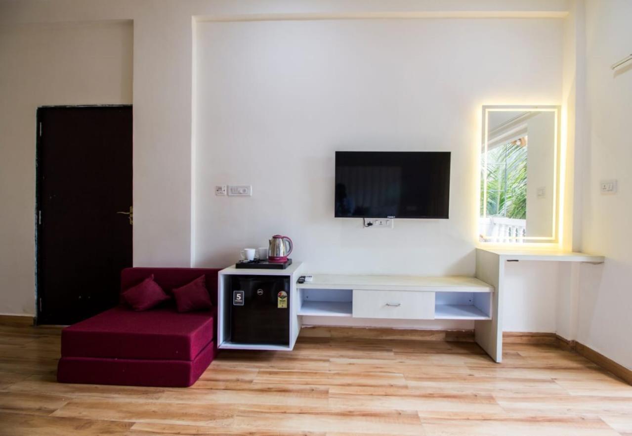 The Me Ra Kee House Hotel Morjim Exterior photo